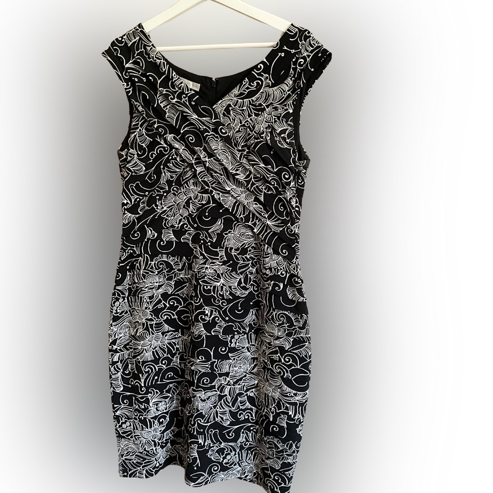 London Times Black and White Asymmetrical Dress Size 14